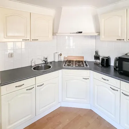 Stunning Stacaravan In Κάμπινγκ 3*