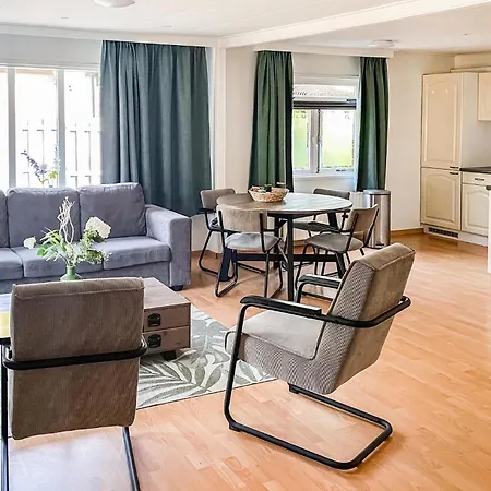 Stunning Stacaravan In Κάμπινγκ Putten